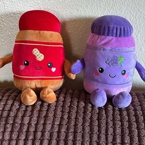 Hug Me Play Right Adorable Peanut Butter and Jelly Plush Toy Set